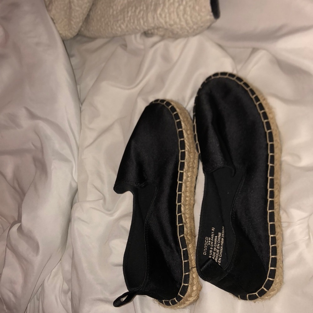 Espadrilles - Picture 2 of 2